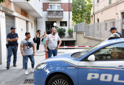 Caz socant in Italia. O moldoveanca ar fi fost impuscata mortal de sotul sau, care apoi s-a sinucis. Cadavrele au fost gasite de fiul lor de 16 ani Caz socant in Italia. O moldoveanca ar fi fost impuscata mortal de sotul sau, care apoi s-a sinucis. Cadavrele au fost gasite de fiul lor de 16 ani