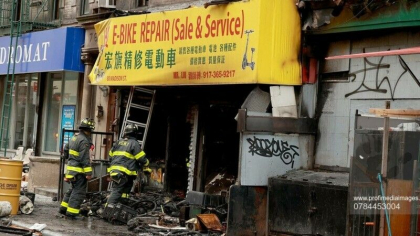 Patru oameni au murit intr-un incendiu cauzat de baterii cu litiu de bicicleta electrica, in New York - VIDEO Patru oameni au murit intr-un incendiu cauzat de baterii cu litiu de bicicleta electrica, in New York - VIDEO