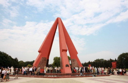 Aprobat de Guvern: Ziua Victoriei va fi transferata pe 8 mai si redinumita in Ziua comemorarii si reconcilierii in memoria celor cazuti in cel de-al Doilea Razboi Mondial Aprobat de Guvern: Ziua Victoriei va fi transferata pe 8 mai si redinumita in Ziua comemorarii si reconcilierii in memoria celor cazuti in cel de-al Doilea Razboi Mondial