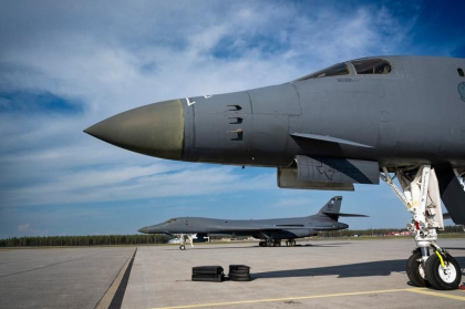 Premiera istorica: Bombardiere americane au aterizat in Suedia pentru exercitii militare comune - FOTO Premiera istorica: Bombardiere americane au aterizat in Suedia pentru exercitii militare comune - FOTO