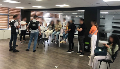 Unsprezece cetateni straini care munceau ilegal in Chisinau - depistati de ofiterii Inspectoratului General pentru Migratie. Trei dintre acestia nu indeplineau conditiile sederii pe teritoriul Republicii Moldova Unsprezece cetateni straini care munceau ilegal in Chisinau - depistati de ofiterii Inspectoratului General pentru Migratie. Trei dintre acestia nu indeplineau conditiile sederii pe teritoriul Republicii Moldova