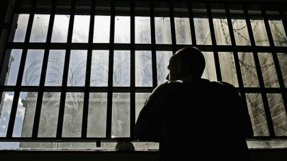 Adolescent de 17 ani, condamnat la la 8 ani de inchisoare. Infractiunile grave comise de baiat Adolescent de 17 ani, condamnat la la 8 ani de inchisoare. Infractiunile grave comise de baiat