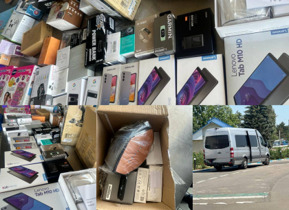 Un barbat a incercat sa introduca ilegal in tara un lot comercial de marfuri de larg consum din Germania, dar a fost prins de inspectorii vamali - FOTO Un barbat a incercat sa introduca ilegal in tara un lot comercial de marfuri de larg consum din Germania, dar a fost prins de inspectorii vamali - FOTO
