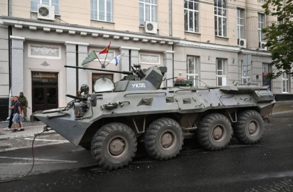 Haos in Rostov. Orasul e blocat de tancuri si soldati, oamenii stau la cozi uriase pentru mancare, iar magazinele se golesc rapid - FOTO Haos in Rostov. Orasul e blocat de tancuri si soldati, oamenii stau la cozi uriase pentru mancare, iar magazinele se golesc rapid - FOTO