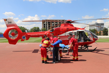 Un barbat, implicat intr-un accident rutier la Taraclia, transportat cu un elicopter SMURD la Chisinau. Cum a avut loc interventia Un barbat, implicat intr-un accident rutier la Taraclia, transportat cu un elicopter SMURD la Chisinau. Cum a avut loc interventia