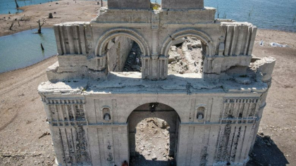 O biserica veche de 450 de ani, acoperita de apele lui lac, a fost scoasa la suprafata de seceta severa din Mexic - FOTO 