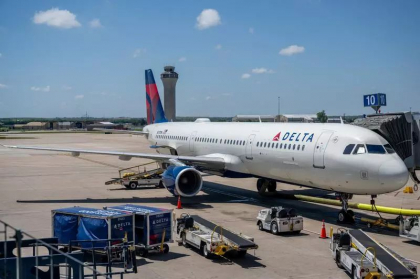 Un angajat de la un aeroport din Texas a murit dupa ce a fost „aspirat" de motorul unui avion Un angajat de la un aeroport din Texas a murit dupa ce a fost „aspirat" de motorul unui avion