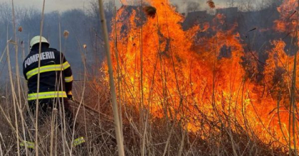 Avertizare cod galben de pericol de incendiu. IGSU recomanda evitarea utilizarii focului pe suprafete deschise, in special in preajma lanurilor cu cereale Avertizare cod galben de pericol de incendiu. IGSU recomanda evitarea utilizarii focului pe suprafete deschise, in special in preajma lanurilor cu cereale