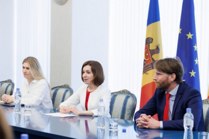 Presedintele Maia Sandu s-a intalnit cu membrii Comisiei de evaluare extraordinara a judecatorilor Presedintele Maia Sandu s-a intalnit cu membrii Comisiei de evaluare extraordinara a judecatorilor