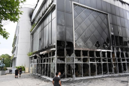 Celula de criza in Franta, dupa ciocnirile violente provocate de moartea unui tanar de 17 ani impuscat de politie