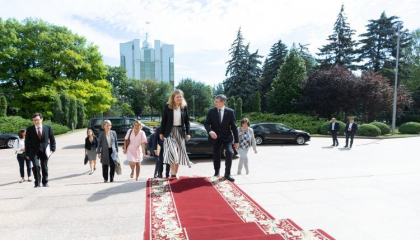Presedintele Adunarii Nationale a Frantei, la prima vizita in tara noastra: „Moldova face parte din marea familie europeana si este sortita sa se alature Frantei in Uniunea Europeana” - VIDEO
Presedintele Adunarii Nationale a Frantei, la prima vizita in tara noastra: „Moldova face parte din marea familie europeana si este sortita sa se alature Frantei in Uniunea Europeana” - VIDEO