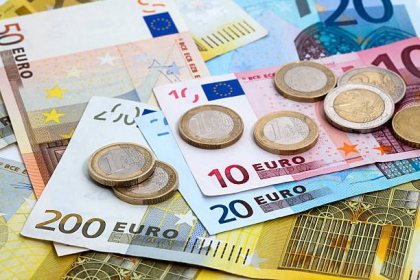 Curs valutar pentru 30 iunie. Cat costa astazi un euro si un dolar - FOTO 