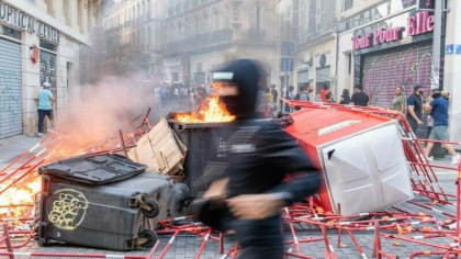 Revoltele din Franta, la cote maxime. Casa unui primar a fost atacata cu o masina-berbec. Peste 700 de persoane, arestate