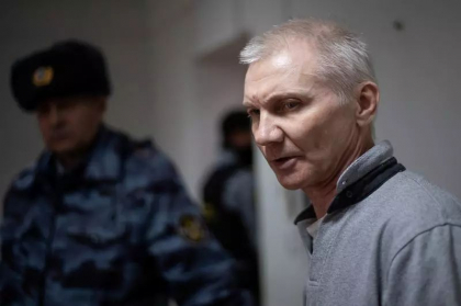 Apelul emotionant al lui Alexei Moskaliov, rusul condamnat la doi ani de inchisoare pentru ca fiica sa a facut un desen anti-razboi Apelul emotionant al lui Alexei Moskaliov, rusul condamnat la doi ani de inchisoare pentru ca fiica sa a facut un desen anti-razboi