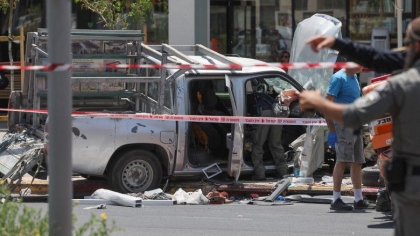 O masina a intrat in multime la Tel Aviv, dupa violentele de la Jenin. Hamas saluta atacul: „Sangele copiilor nostri nu este ieftin” O masina a intrat in multime la Tel Aviv, dupa violentele de la Jenin. Hamas saluta atacul: „Sangele copiilor nostri nu este ieftin”