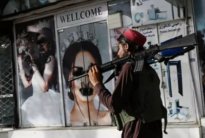 Talibanii au ordonat inchiderea saloanelor de infrumusetare din Afganistan, aparute dupa alungarea lor de la putere Talibanii au ordonat inchiderea saloanelor de infrumusetare din Afganistan, aparute dupa alungarea lor de la putere
