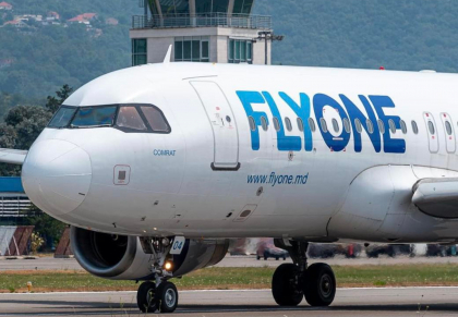 Un avion FLYONE, care venea de la Madrid, nevoit sa aterizeze de urgenta, la Barcelona: unui pasager i s-a facut rau. Compania anunta modificari de orar 