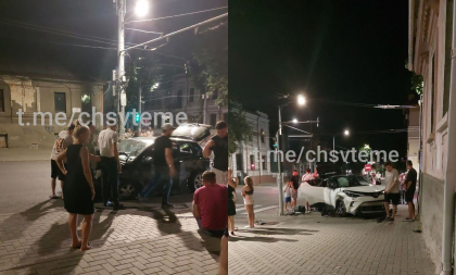 Accident nocturn in capitala. Un barbat a avut nevoie de ingrijiri medicale, dupa ce doua masina s-au lovit puternic, una a ajuns pe trotuar - FOTO Accident nocturn in capitala. Un barbat a avut nevoie de ingrijiri medicale, dupa ce doua masina s-au lovit puternic, una a ajuns pe trotuar - FOTO