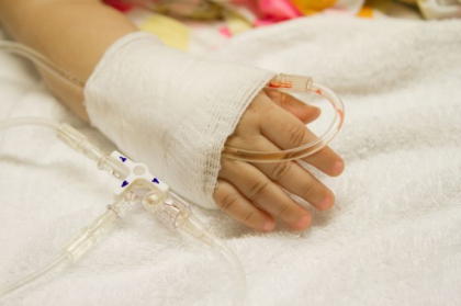 Tragedie pentru o familie din Vulcanesti. Fetita de patru ani care a ajuns la spital, dupa ce s-a inecat cu o bomboana, a murit 