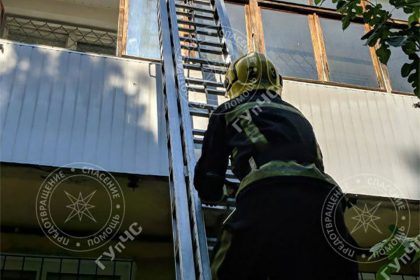 Fara apa si fara mancare timp de o zi. O batrana - salvata de pompieri dupa ce a ramas blocata in propriul apartament - FOTO/VIDEO Fara apa si fara mancare timp de o zi. O batrana - salvata de pompieri dupa ce a ramas blocata in propriul apartament - FOTO/VIDEO