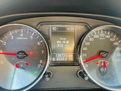 Canicula cuprinde toata tara. Ce temperatura afiseaza termometrul de bord al unei masini la ora 16 Canicula cuprinde toata tara. Ce temperatura afiseaza termometrul de bord al unei masini la ora 16