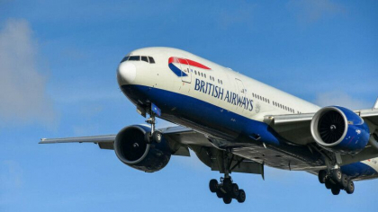 Un pasager beat a spart o sticla in avion si a injunghiat un barbat. Aeronava a aterizat de urgenta Un pasager beat a spart o sticla in avion si a injunghiat un barbat. Aeronava a aterizat de urgenta