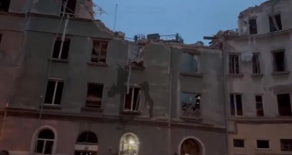 Cel putin 3 oameni au murit dupa ce rachete rusesti au lovit un bloc de locuinte din Lvov - VIDEO Cel putin 3 oameni au murit dupa ce rachete rusesti au lovit un bloc de locuinte din Lvov - VIDEO