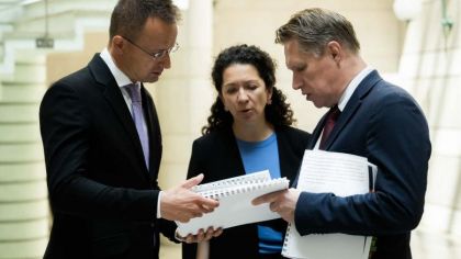 Ungaria l-a primit in vizita oficiala pe ministrul rus al Sanatatii: „Vrem sa mentinem canalele de comunicare deschise cu Rusia” Ungaria l-a primit in vizita oficiala pe ministrul rus al Sanatatii: „Vrem sa mentinem canalele de comunicare deschise cu Rusia”