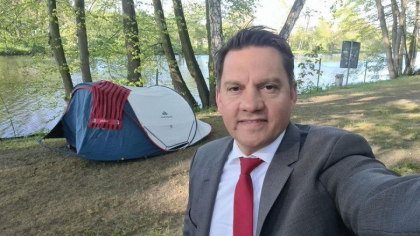 Un deputat german doarme la cort cand vine la Berlin pentru sesiunile parlamentare. A explicat pentru prima data care sunt motivele Un deputat german doarme la cort cand vine la Berlin pentru sesiunile parlamentare. A explicat pentru prima data care sunt motivele