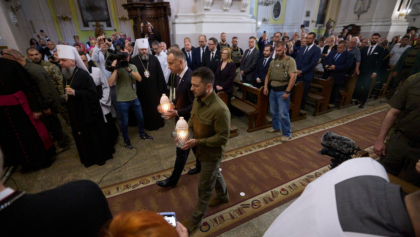 Volodimir Zelenski si Andrzej Duda au adus impreuna un omagiu victimelor masacrului din Volinia: crime care au reprezentat o sursa de tensiune intre cei doi aliati - FOTO/VIDEO Volodimir Zelenski si Andrzej Duda au adus impreuna un omagiu victimelor masacrului din Volinia: crime care au reprezentat o sursa de tensiune intre cei doi aliati - FOTO/VIDEO