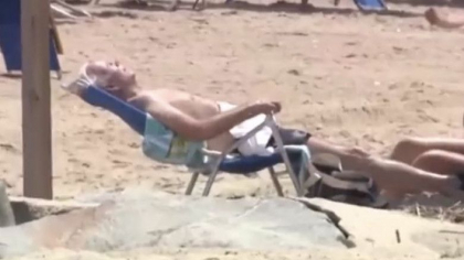 Joe Biden s-a relaxat la plaja, inainte sa vina in Europa - FOTO/VIDEO Joe Biden s-a relaxat la plaja, inainte sa vina in Europa - FOTO/VIDEO