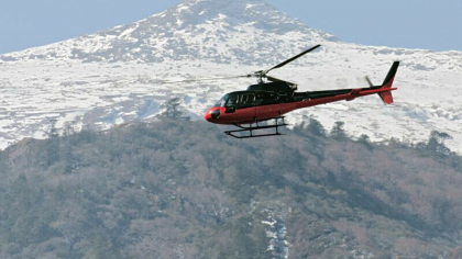 Un elicopter cu turisti s-a prabusit langa muntele Everest. Cinci oameni au murit, iar a sasea persoana este disparuta Un elicopter cu turisti s-a prabusit langa muntele Everest. Cinci oameni au murit, iar a sasea persoana este disparuta