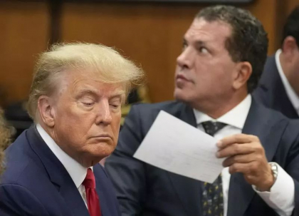 Avocatii lui Donald Trump au cerut amanarea procesului privind documentele secrete pana dupa alegerile din 2024 Avocatii lui Donald Trump au cerut amanarea procesului privind documentele secrete pana dupa alegerile din 2024