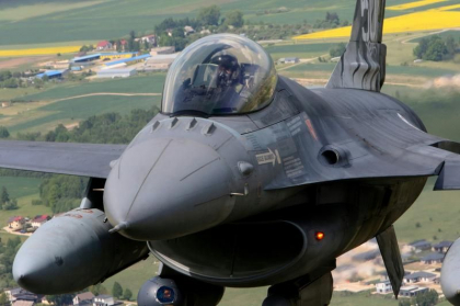 Ucraina anunta o „coalitie” de 11 tari pentru a-si antrena pilotii de F-16