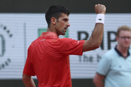 Novak Djokovic, semifinalist la Wimbledon dupa un meci bun contra unui favorit Novak Djokovic, semifinalist la Wimbledon dupa un meci bun contra unui favorit