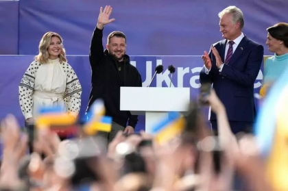 Zelenski, primit ca un star la Vilnius: Ucraina va face NATO mai puternica