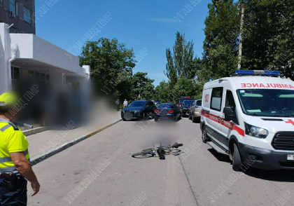 Accident mortal la Tiraspol. Un biciclist a fost lovit de un automobil, la volanul caruia se afla o femeie. Imagini de la locul faptei - FOTO Accident mortal la Tiraspol. Un biciclist a fost lovit de un automobil, la volanul caruia se afla o femeie. Imagini de la locul faptei - FOTO