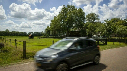 Parisul va percepe taxe de parcare mai mari pentru SUV-uri, pentru a combate „auto-bezitatea”