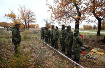 „Au decapitat cu viclenie armata”. Un general rus a fost demis dupa ce a acuzat conducerea militara pentru situatia dezastruoasa de pe front „Au decapitat cu viclenie armata”. Un general rus a fost demis dupa ce a acuzat conducerea militara pentru situatia dezastruoasa de pe front