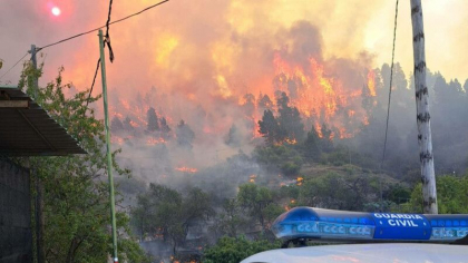 Incendiu urias in insula iberica La Palma. Peste 140 de hectare de padure au luat foc, iar 500 de oameni au fost evacuati Incendiu urias in insula iberica La Palma. Peste 140 de hectare de padure au luat foc, iar 500 de oameni au fost evacuati