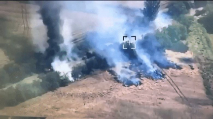 „Ploaia de tungsten”: Ucrainenii au distrus un intreg convoi al armatei ruse cu o salva de bombe cu submunitii lansate de HIMARS „Ploaia de tungsten”: Ucrainenii au distrus un intreg convoi al armatei ruse cu o salva de bombe cu submunitii lansate de HIMARS