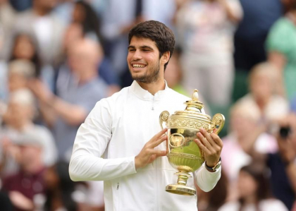 Carlos Alcaraz a castigat titlul la Wimbledon, dupa ce l-a invins in cinci seturi pe Novak Djokovic Carlos Alcaraz a castigat titlul la Wimbledon, dupa ce l-a invins in cinci seturi pe Novak Djokovic