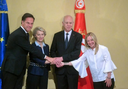 Tunisia si UE semneaza un acord pentru limitarea fluxului de migranti