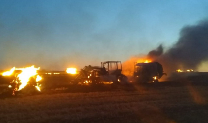 Mai multe hectare de culturi agricole, nimicite de flacari in raioanele tarii. O combina a luat foc in timp ce efectua lucrari intr-un lan - FOTO Mai multe hectare de culturi agricole, nimicite de flacari in raioanele tarii. O combina a luat foc in timp ce efectua lucrari intr-un lan - FOTO