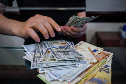 Curs valutar pentru 18 iulie. Cat costa astazi un euro si un dolar - FOTO Curs valutar pentru 18 iulie. Cat costa astazi un euro si un dolar - FOTO
