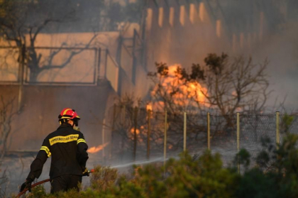 Grecia, mistuita de incendii. Padurile de langa Atena sunt in flacari