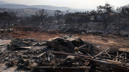 Satul din care n-a mai rămas nimic. Imagini apocaliptice dintr-o localitate din Grecia, unde flăcările au mistuit case, pomi și mașini - FOTO