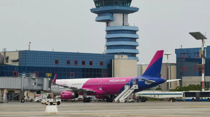 Wizz Air reduce numarul de zboruri din Romania din luna august. Pasagerii trebuie sa isi gaseasca alte curse sau isi primesc banii inapoi Wizz Air reduce numarul de zboruri din Romania din luna august. Pasagerii trebuie sa isi gaseasca alte curse sau isi primesc banii inapoi