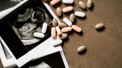 O adolescenta din SUA a fost condamnata la 3 luni de inchisoare pentru ca a facut avort. Mama ei risca o pedeapsa si mai dura O adolescenta din SUA a fost condamnata la 3 luni de inchisoare pentru ca a facut avort. Mama ei risca o pedeapsa si mai dura