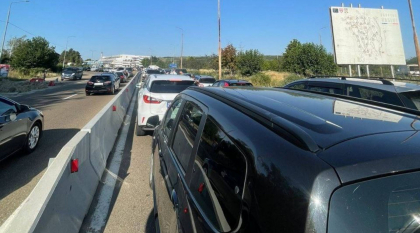 Atentie, calatori. S-au format din nou ambuteiaje la vama Leuseni: mai multe masini asteapta sa iasa, dar si sa intre in Republica Moldova - FOTO Atentie, calatori. S-au format din nou ambuteiaje la vama Leuseni: mai multe masini asteapta sa iasa, dar si sa intre in Republica Moldova - FOTO